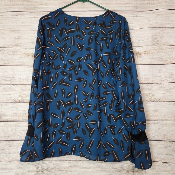 CAbi Shadow Leaf Blouse Women's Size Medium Ruffle Finish Flutter Sleeves Blue - Picture 9 of 13